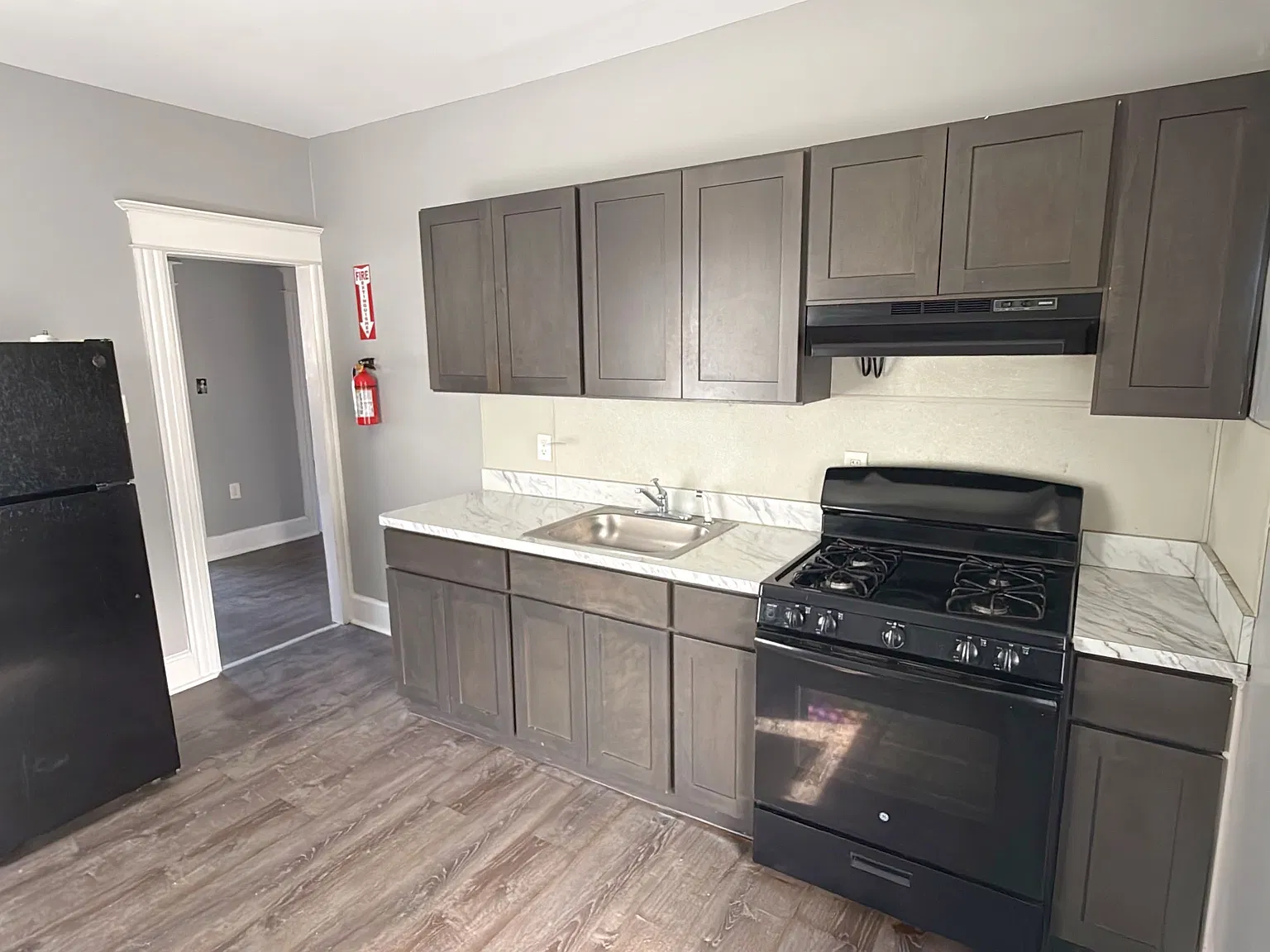 5 bed, 1250 sqft, $1,900 — Photo 3