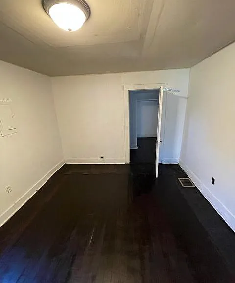 318 E 12th St — Photo 5