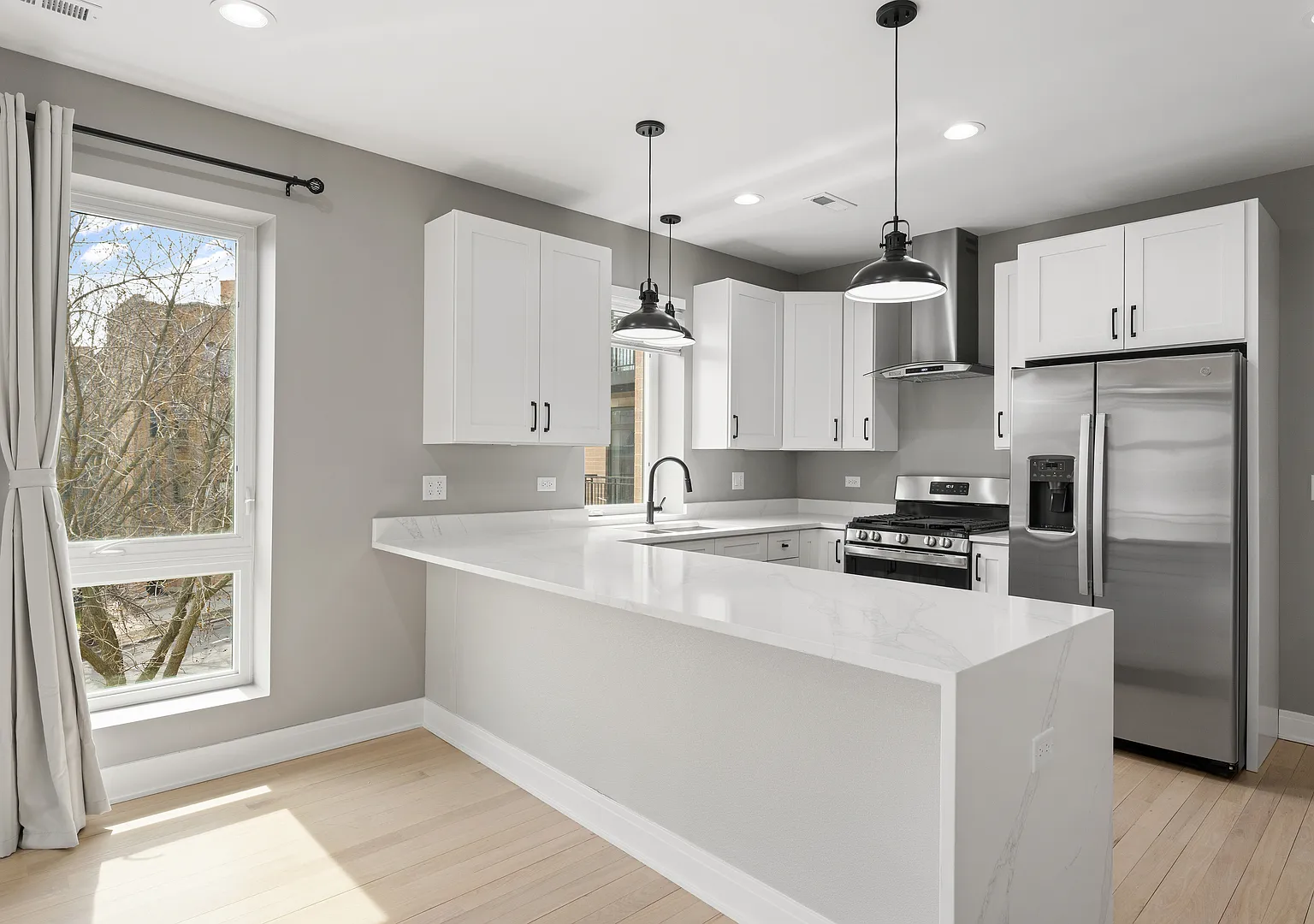 2 bed, 1100 sqft, $2,776 — Photo 3