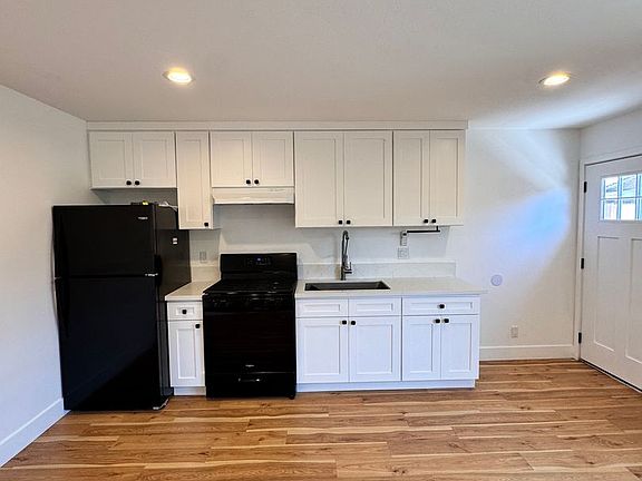 3rd image of 3959 Howard Ave #0