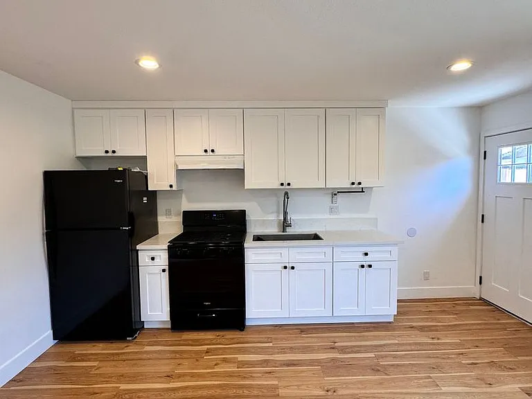 3951 Howard Ave — Photo 3