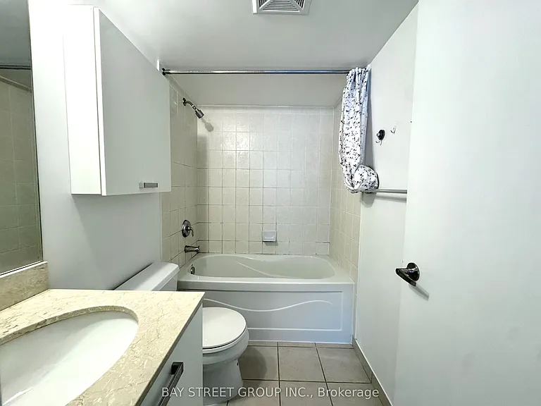 38 Grenville St #1309 — Photo 11