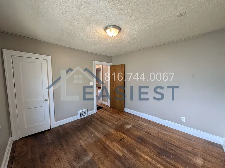 2332 Hardesty Ave — Photo 12