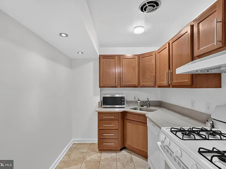 204 Park Terrace Ct SE #28 — Photo 10