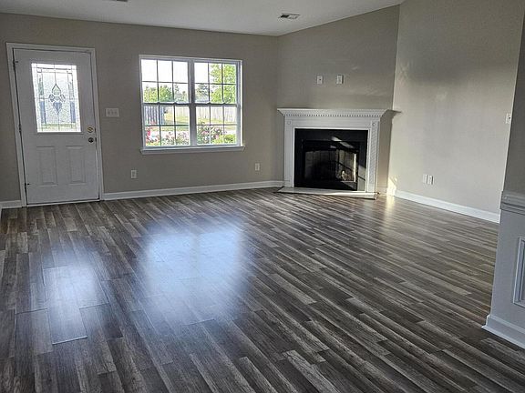 3rd image of 410 Bristol Lane