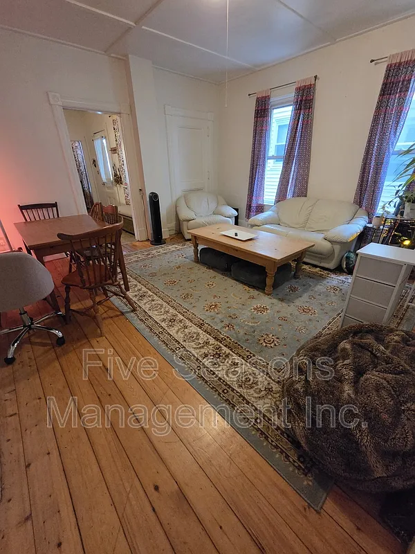 4 bed, 1.0 bath, 1400 sqft, $4,800 — Photo 2