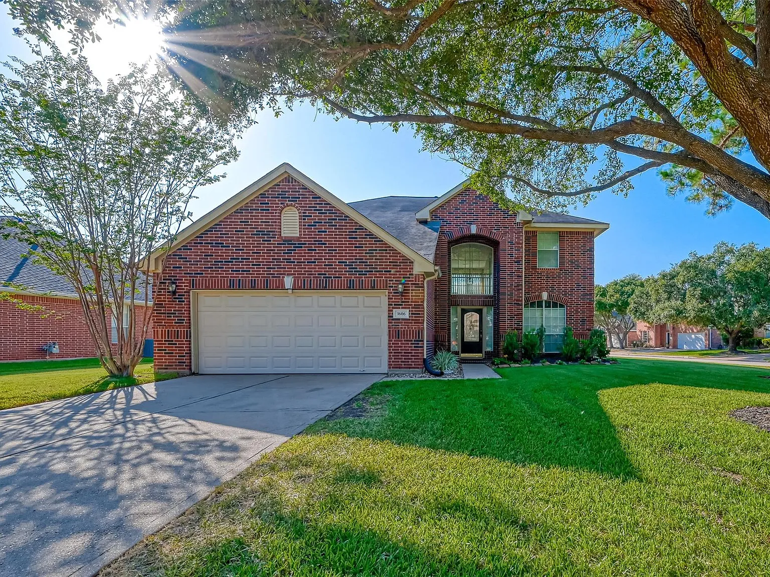 4 bed, 3.5 bath, 2705 sqft, $2,795 — Photo 2