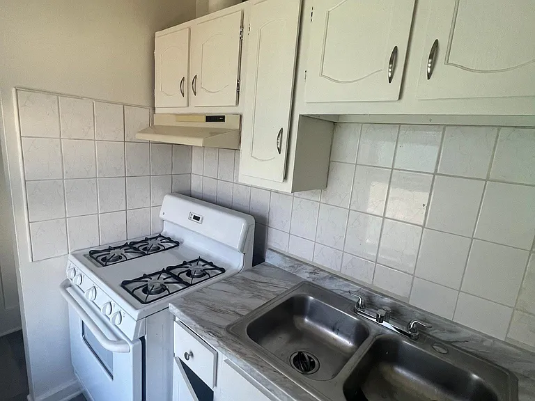 2111 S Union Ave #4 — Photo 20
