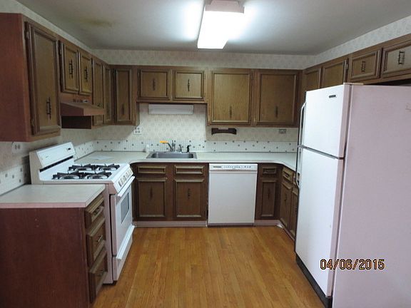 5th image of 128 Fairlane Ct APT A