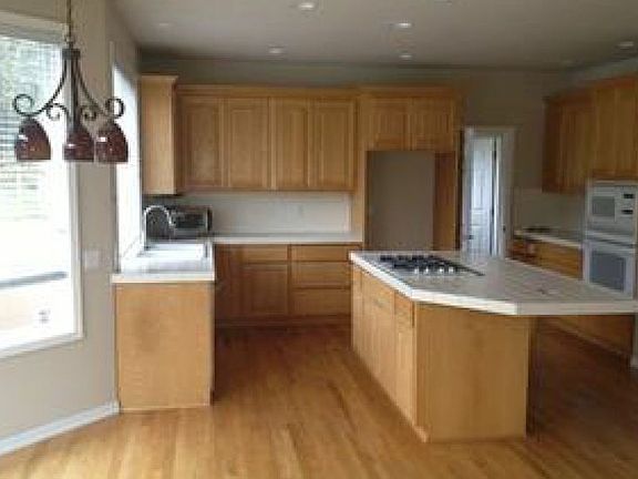 3rd image of 4023 18th Ln NW