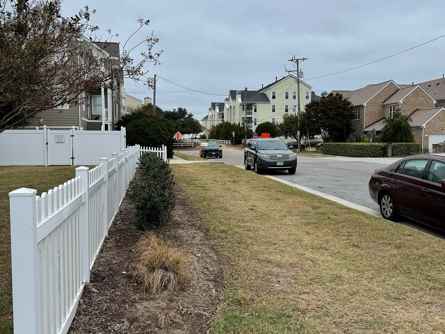 3 bed, 3.5 bath, 1983 sqft, $4,250 — Photo 3