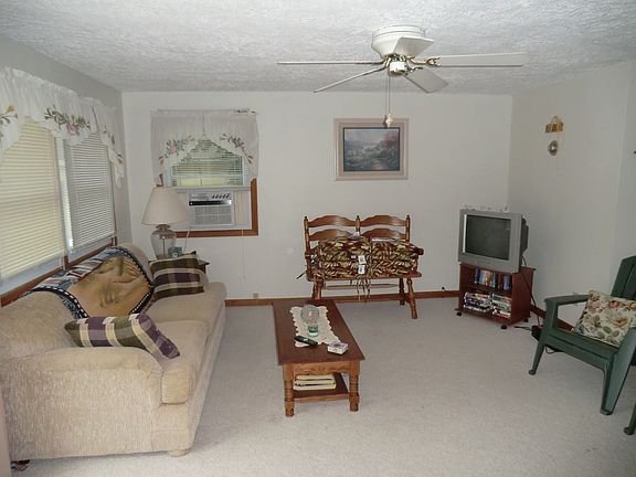 3rd image of 1284 Cherokee Dr
