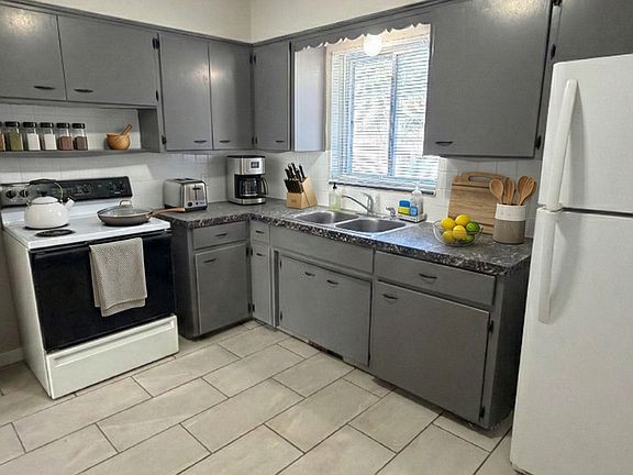5th image of 336 N Main St APT 5