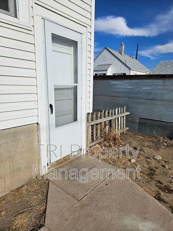 1 bed, 1.0 bath, $925 — Photo 3