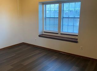 5958 Maple St, Mission, KS 66202