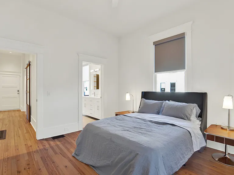 402 W 41st St #A — Photo 21
