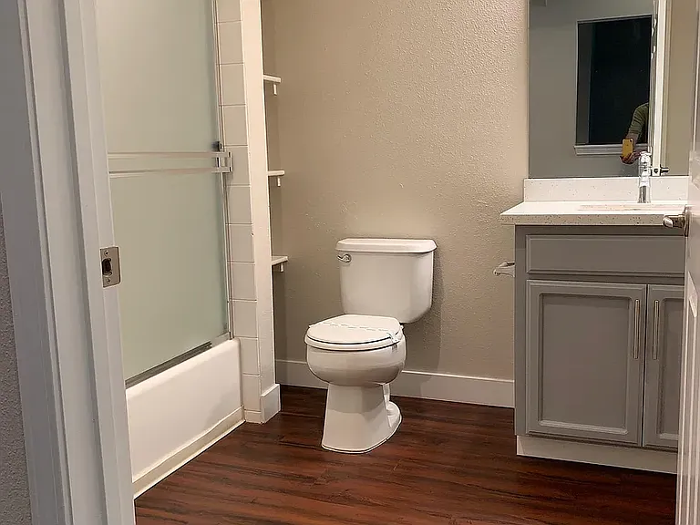 1x1/729sf: Bathroom