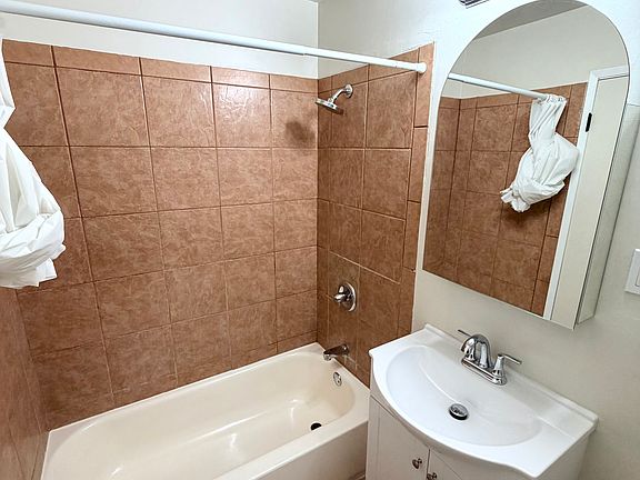 5th image of 2609 Judah St #20