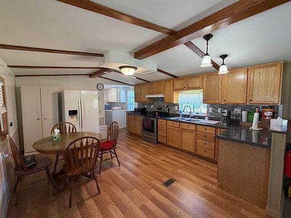 5th image of 105 N Hickory St