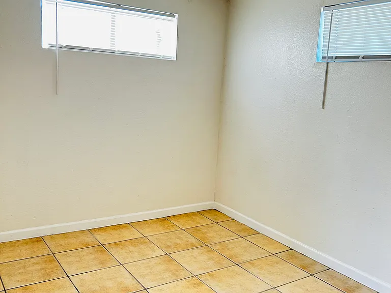 6633 N 67th Ave #7 — Photo 6