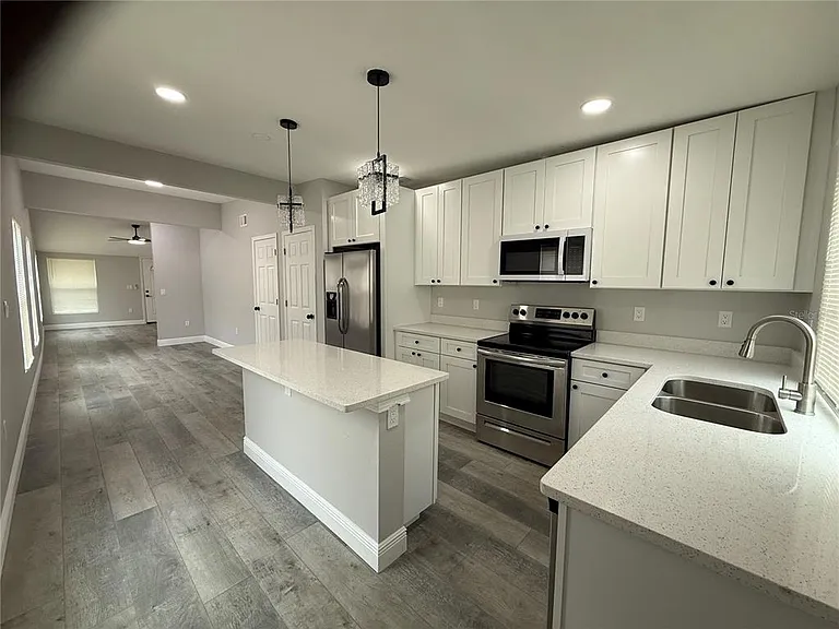 225 E Warren Ave — Photo 12