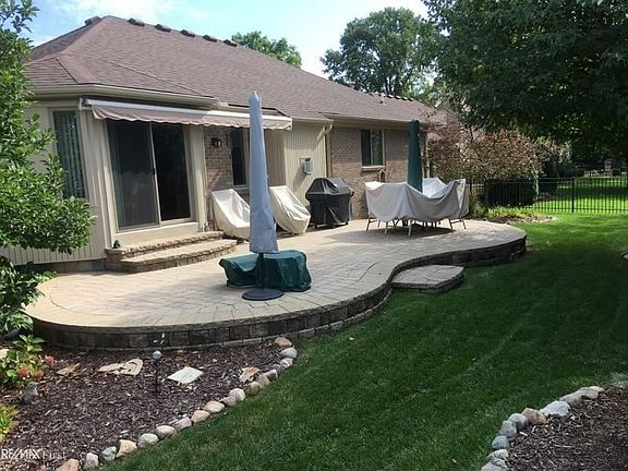 4th image of 42457 Hudson Dr