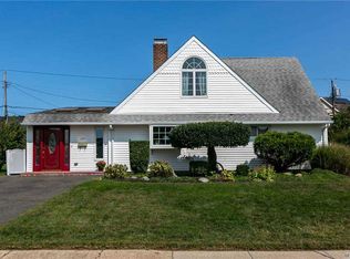197 Springtime Ln N, Levittown, NY 11756