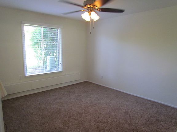 4th image of 705 Garden Cir APT 1