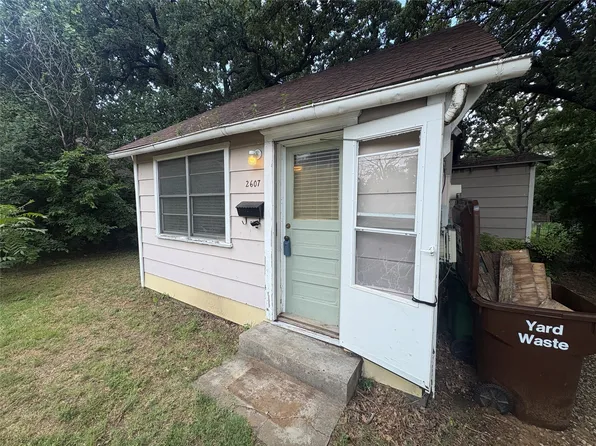 2607 N Locust St, Denton, TX 76209