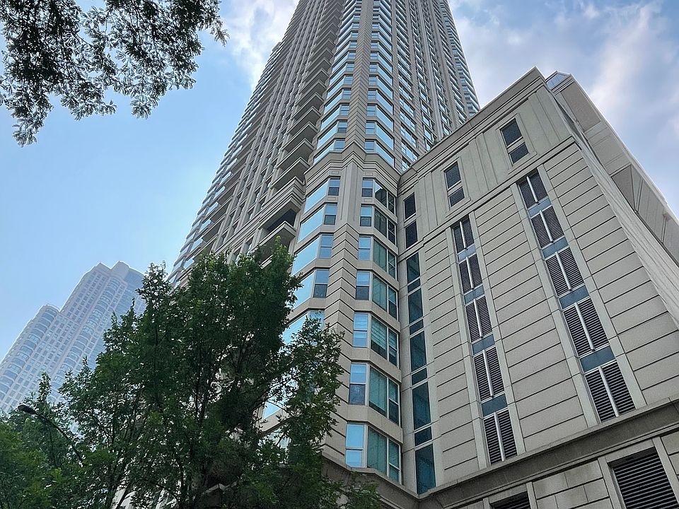 1st image of 25 E Superior St APT 301