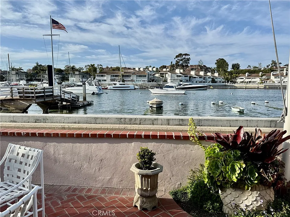 1009 N Bay Front