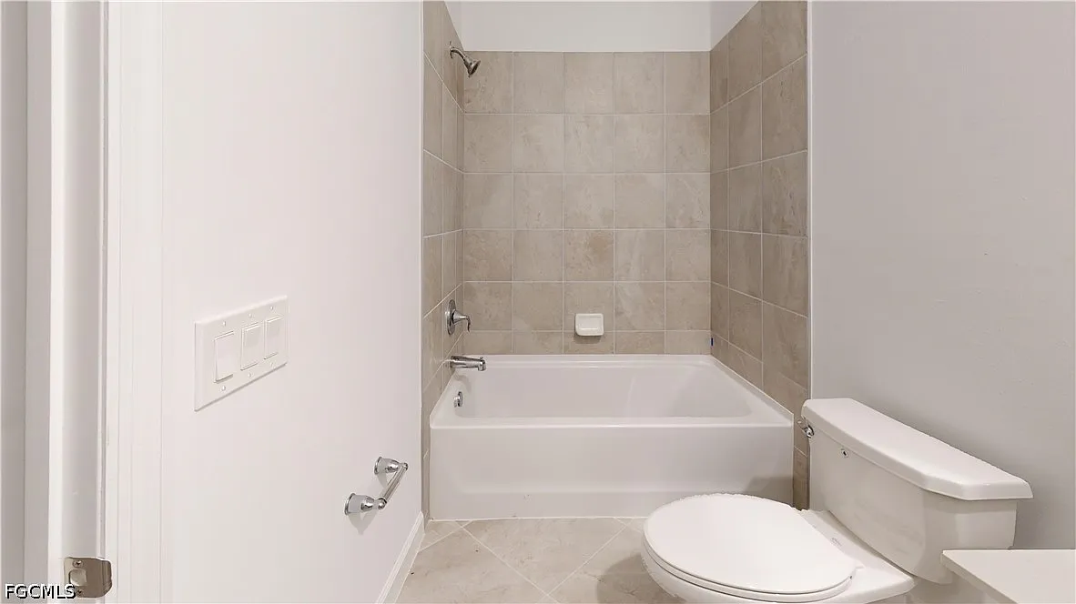 4 bed, 3.0 bath, 2200 sqft, $2,475 — Photo 3