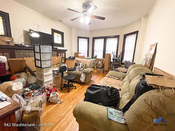 2nd image of 942 N Washtenaw Ave #1F