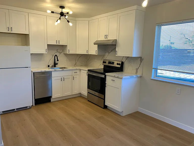 755 Rose Ave — Photo 3