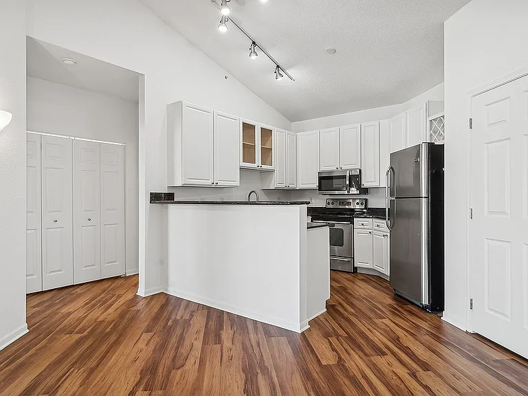 Arrive at Medicine Lake — Photo 9