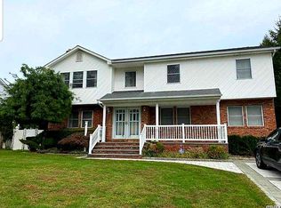 8 Claremont Rd, Old Bethpage, NY 11804