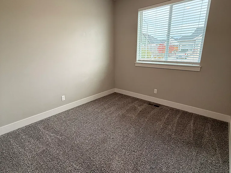 450 NE Pine St #450 — Photo 12
