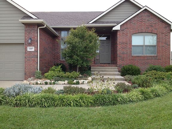 3rd image of 1407 E Woodbrook Ct