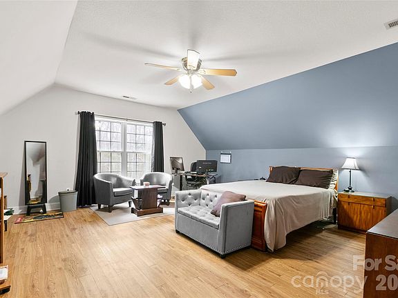 4th image of 28 Chapel Park Rd