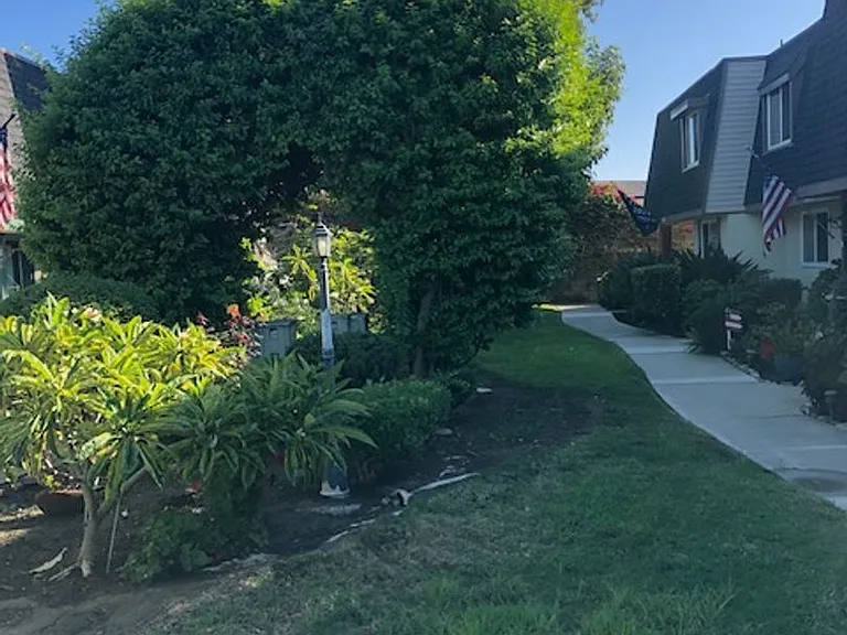 20368 Flora Ln — Photo 6