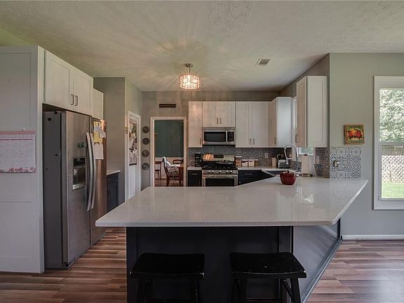 3rd image of 4969 Weatherstone Dr