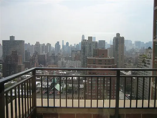 Rented by Sotheby's International Realty | media 6