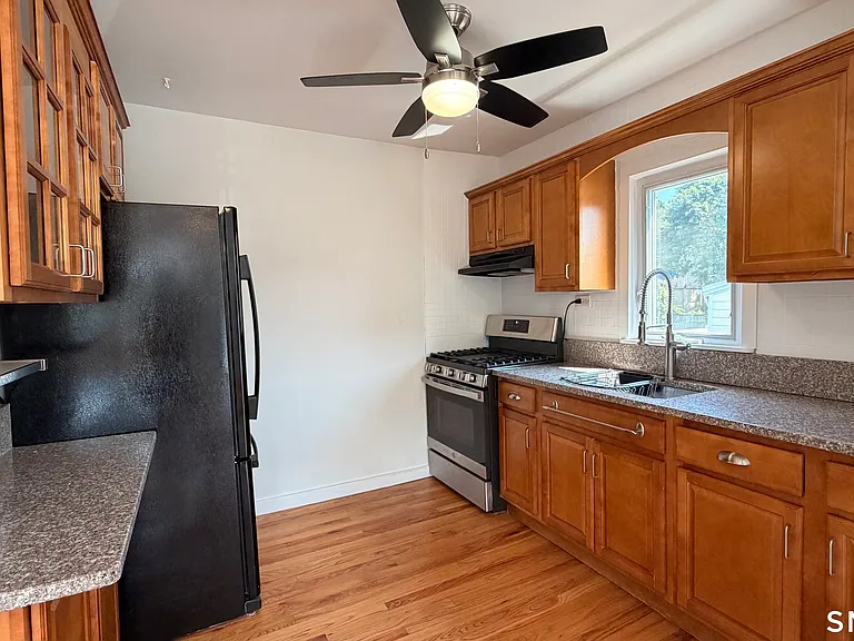 19 Hale St #1 — Photo 5