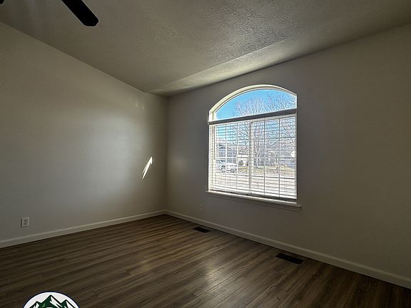 3rd image of 1671 N Klemmer Ave