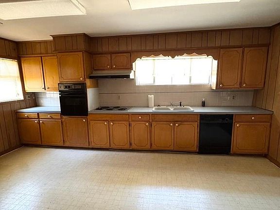 3rd image of 823 Elliott Rd