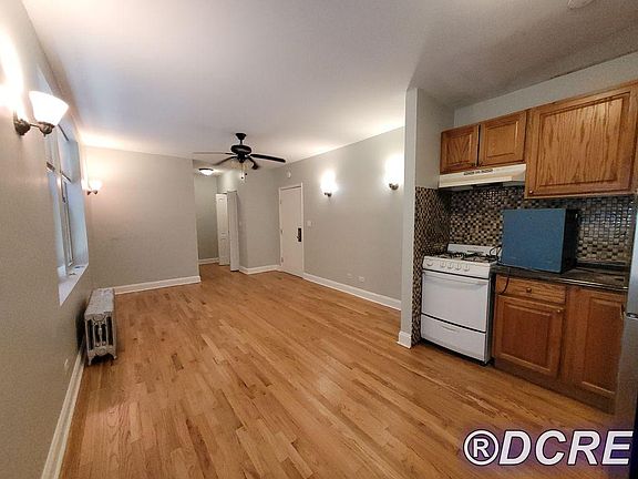 2nd image of 1369 W Greenleaf Ave APT 103