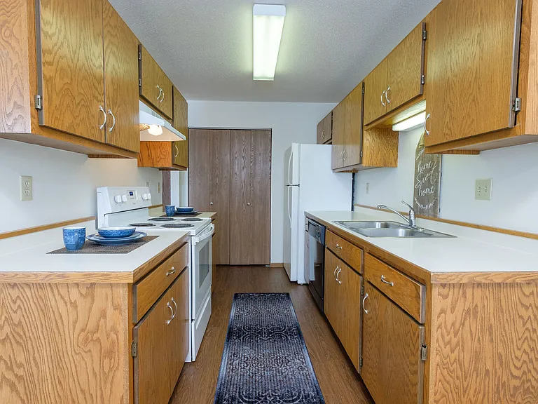Fargo, ND Park Circle Apartments | Kitchen