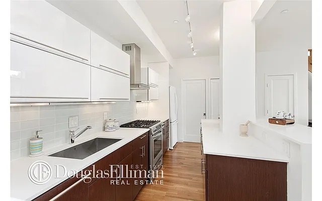 Rented by Douglas Elliman | media 32