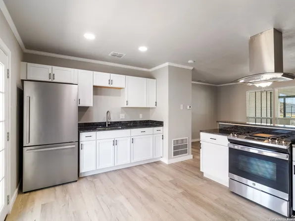 9306 RHODA AVE, San Antonio, TX 78224