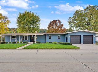 1026 N 3rd St, Guttenberg, IA 52052